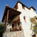 Vatellis Вилла Патитири