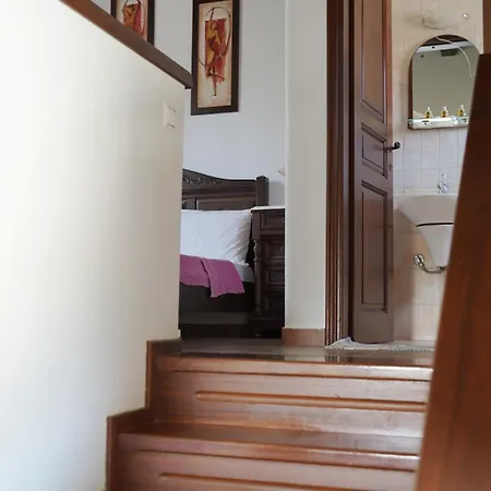 瓦迪里斯别墅酒店 *